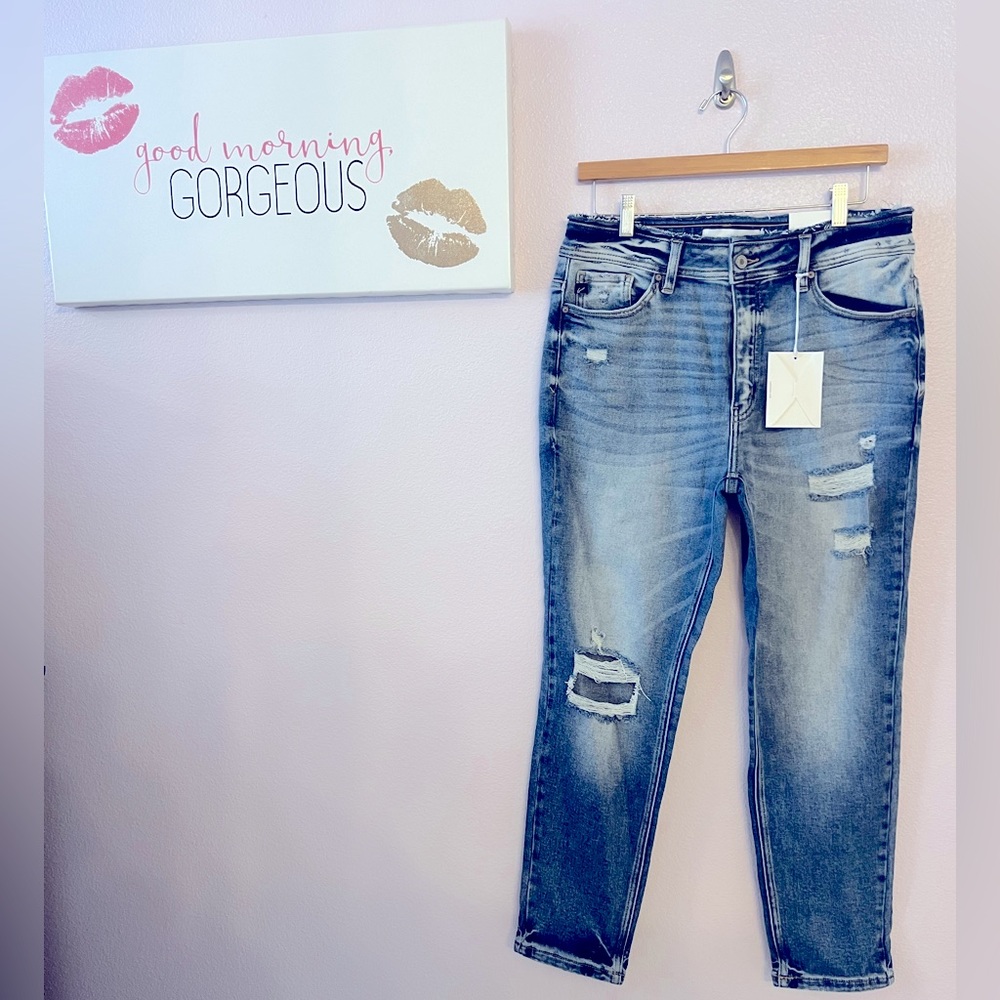 NWT KanCan Relaxed Fit Distressed Ripped Jeans